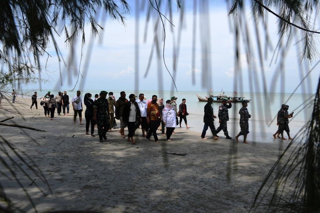 Tim Kemenko Polhukam dan KKP Puji Keindahan Pulau Beting Aceh