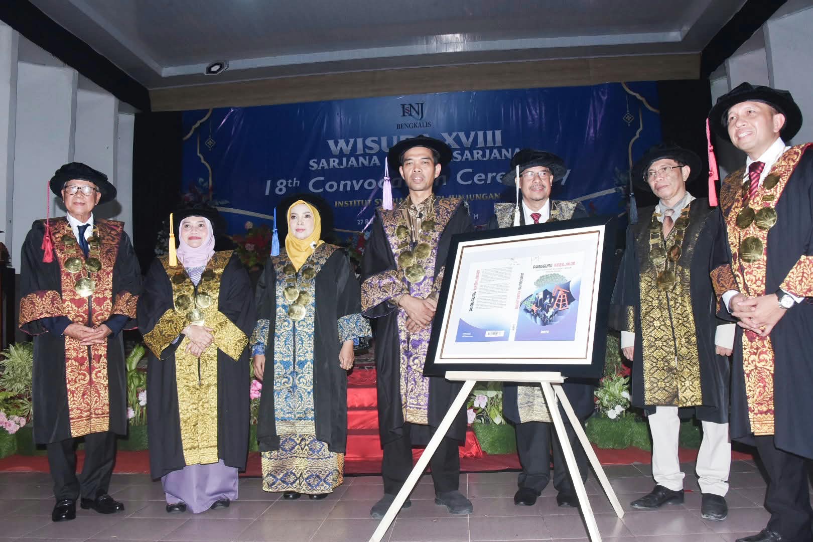 UAS dan Bupati Bengkalis Launching Buku 