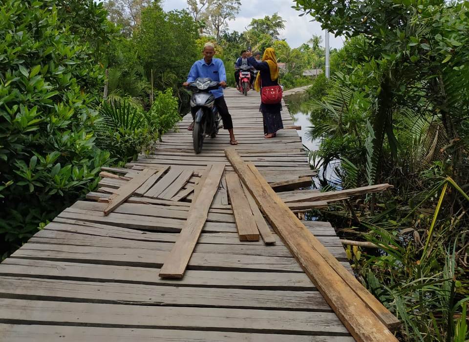 Jembatan Sungai Dedap Memprihatinkan, Masyarakat Berharap Pemprov Riau dan PT RAPP Segera Perbaiki