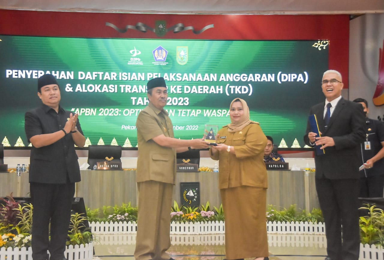 9 Tahun Berturut Raih WTP,  Bupati Bengkalis Terima Penghargaan dari DJPb Riau