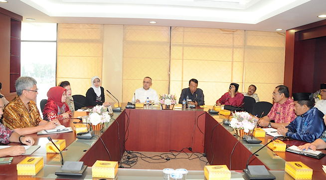 Pertemuan Anggota DPD RI dengan Pemprov Riau Tentang Program Kerja DPD RI dengan Pemprov Riau