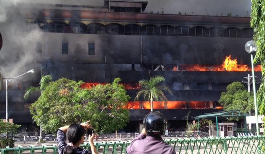 Gedung Medan Plaza Terbakar