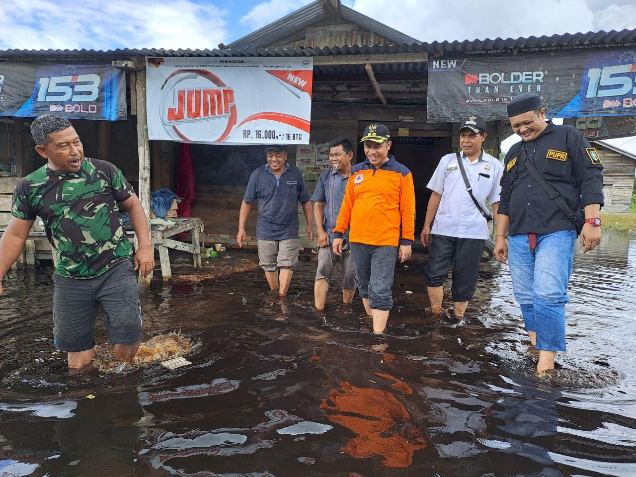 Dikunjungi Wabup, Warga Terdampak Banjir di Siak Kecil Tak Minta Sembako, Hanya Minta Ini