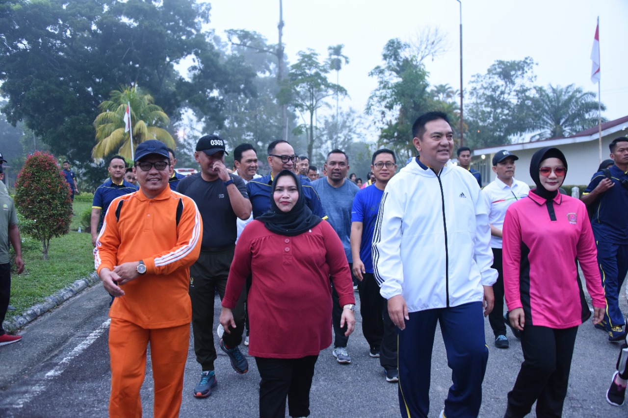 Ketua DPRD Ikuti Jalan Santai dalam Rangka Kunker Kapolda Riau